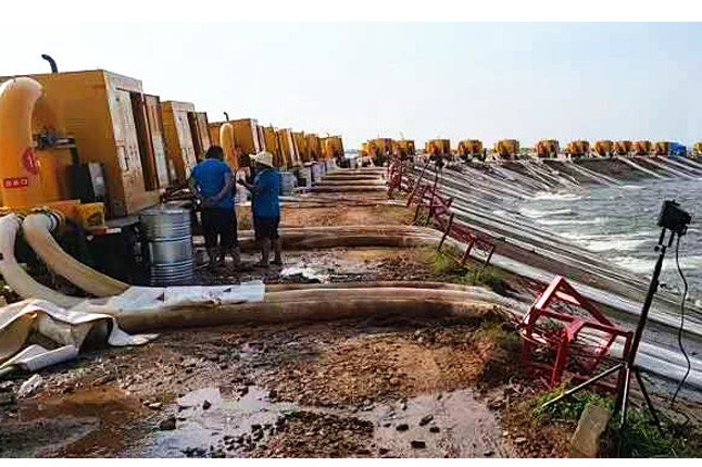 郑州乐鱼·网页版「中国」官方网站排涝泵车在鄱阳湖抢险现场发挥重要作用